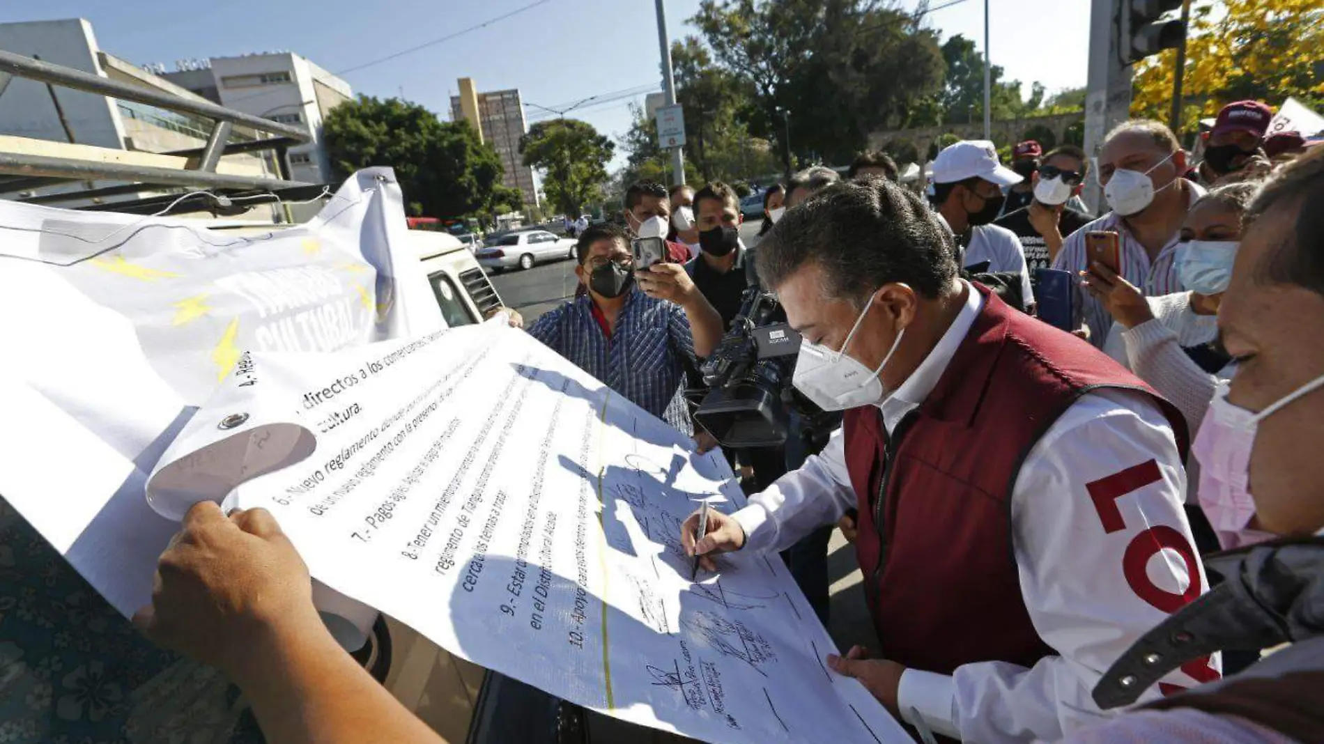 Carlos Lomelí Tianguis cultural